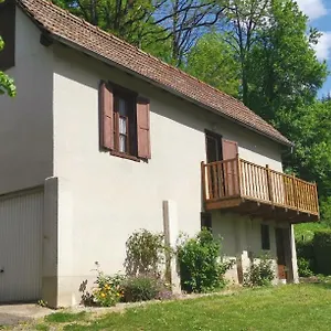gite-vic-sur-cere.hotels-rhonealpes.com/