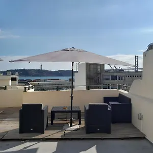 Sobre O Rio Apartment