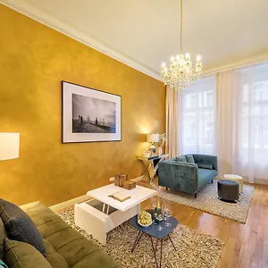 Days - Luxurious Lesser Town Apartment Prag
